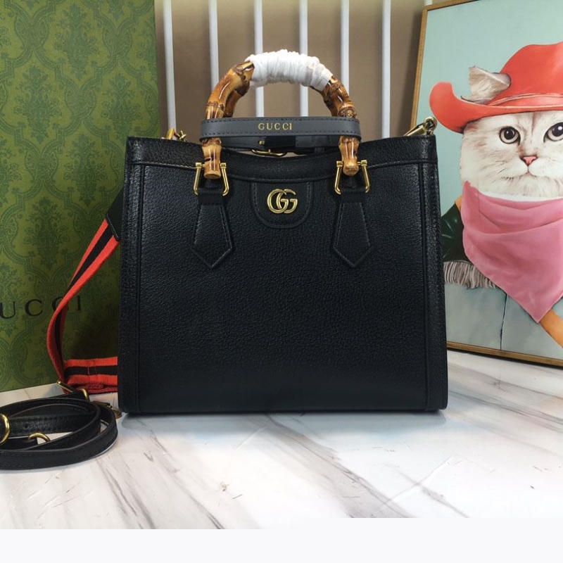 G*u*i shopping bags
